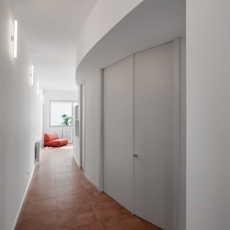 family-house-renovation-hiha-studio-interior-design-residential_dezeen_2364_col_3-852x1152-213
