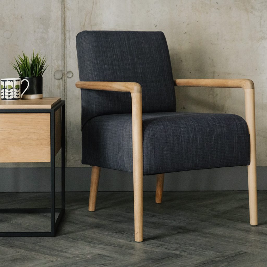 Shoreditch-chair-with-wooden-legs-and-armrests-1920-188