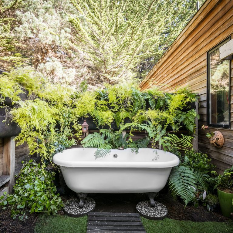 outdoor-tubs-1582572577-164