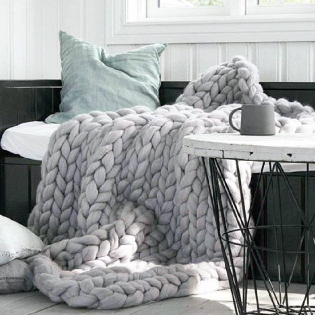 scandinavian-style-chunky-knit-blanket-interior-decoration-trends-2021-grey-colors-palette-panapufa-104
