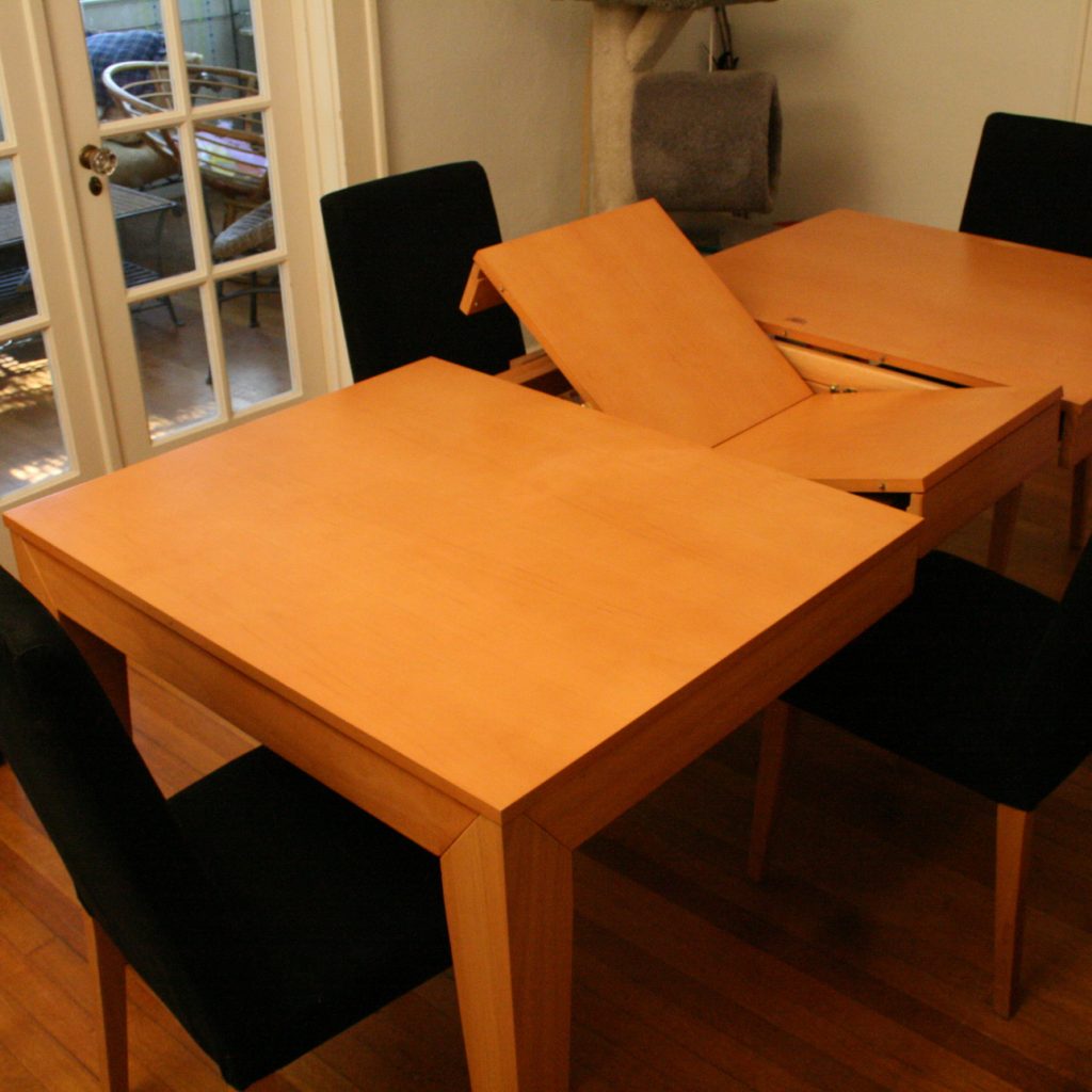 2008-04-13_Expandable_table_expanding-1