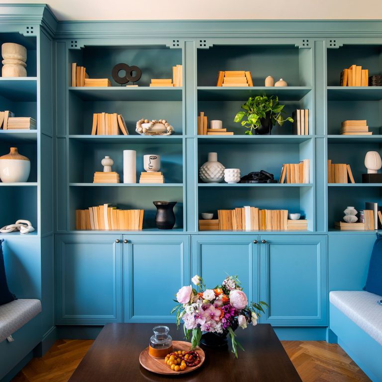 interior-design-trends-2022-home-libraries-1653410954-226