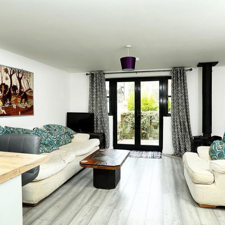 Snobs-And-Rebels-Apartments-Shaftesbury-Exterior-37