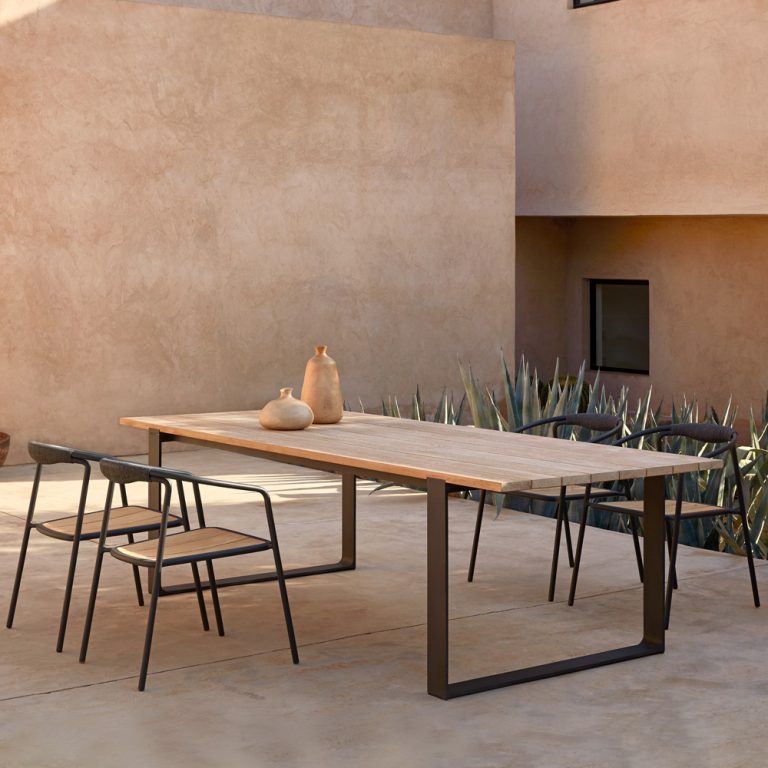 luxury-outdoor-dining-table-and-chairs-1-194