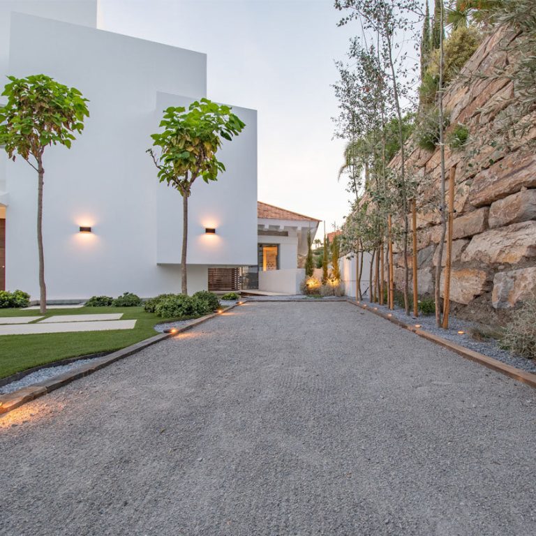 Authentage_galed_qbri_micro_on_pin_bronze_outdoor_lighting_ps4-280