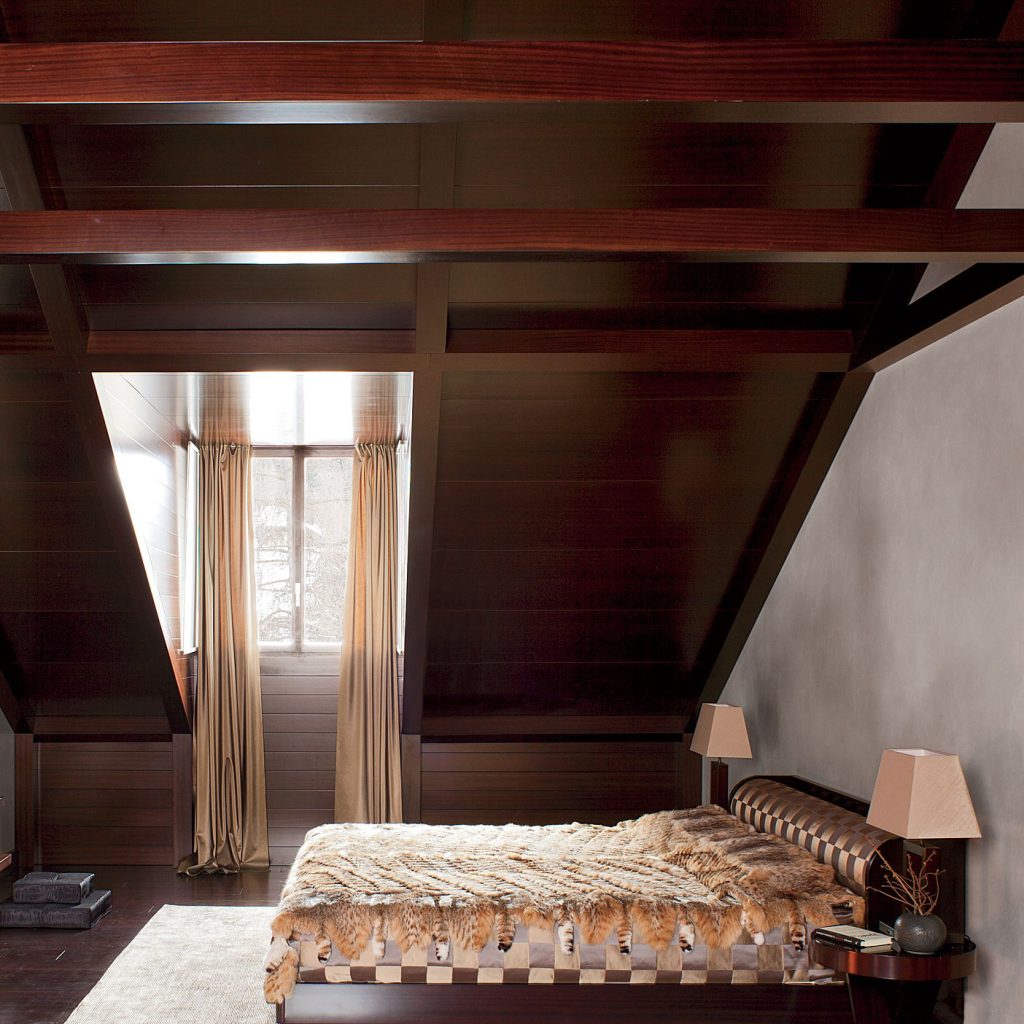 bedroom-with-fireplaces-2-004-259