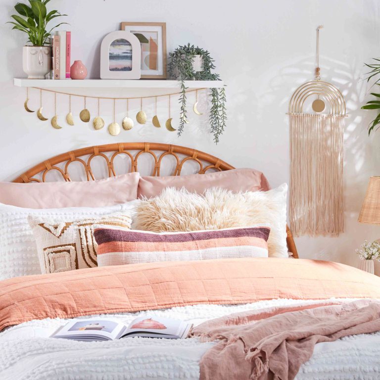 aesthetic-room-ideas-5195645-hero-7d51313f2c8f4ed6b338513ae284b113-226