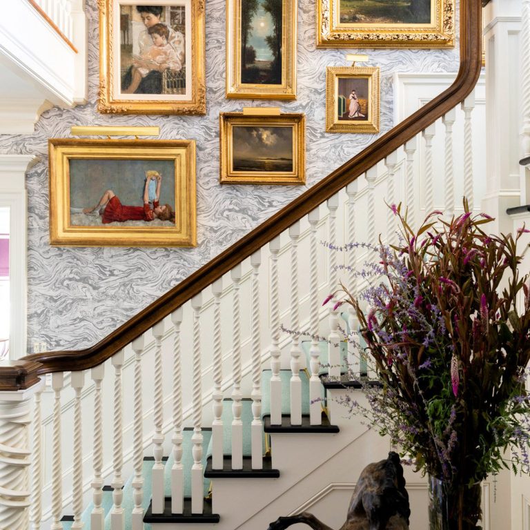 artwork-leading-up-stairs-gold-frames-9z-pRSZWagRAtAyGOv4YMg-53f94c782d7a4617a3d020389140b947-277