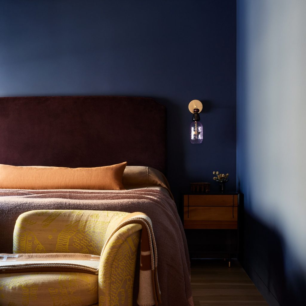 le-whit-chelsea-primary-bedroom-002-1661270306-65