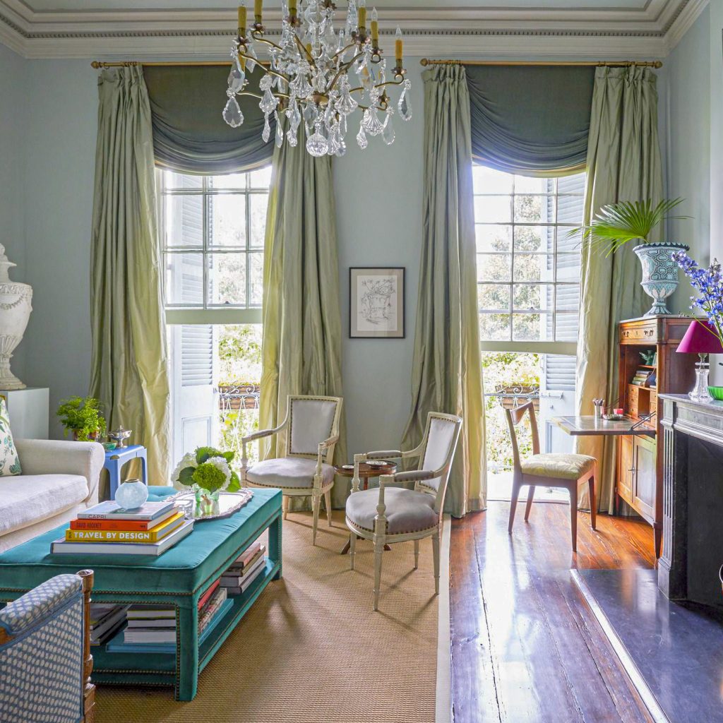 faulkner-house-books-new-orleans-house-tour-living-room-1649696871-139