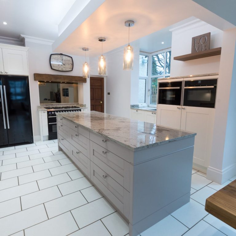 traditional-shaker-style-kitchen-with-a-modern-twist-featured-img-195