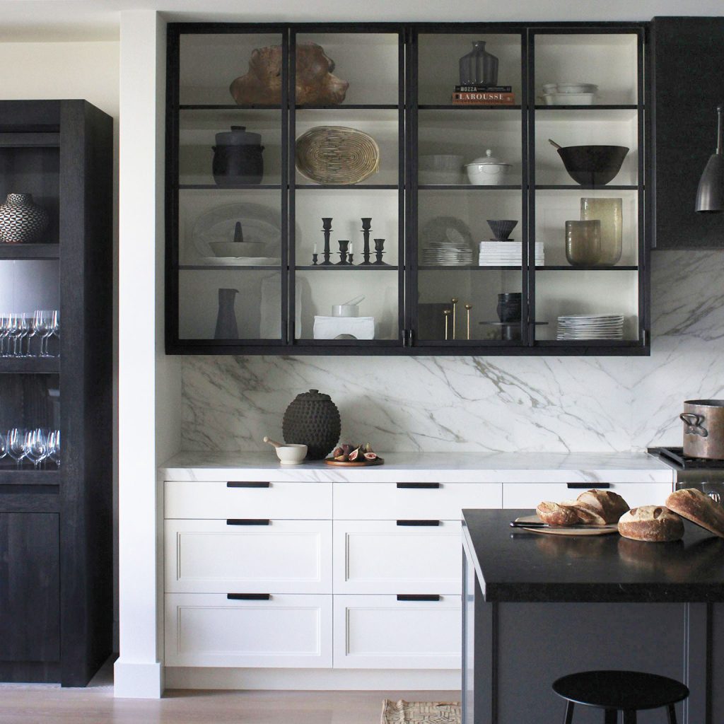 two-toned-kitchen-cabinets-04-nicolehollis-san-francisco-kitchen-1639068058-39