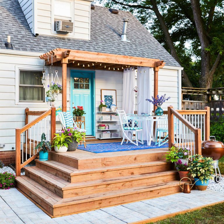 wooden-front-porch-blue-seating-area-EYC35QpXaLUAp5Zs0qGj--4a744f5119d24e38acc9c42deec15372-79
