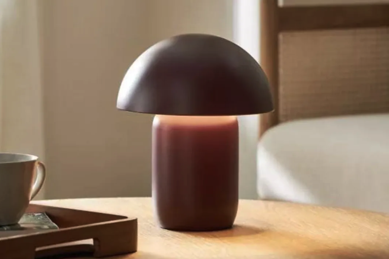 Ultimate Outdoor Dining: Rechargeable Waterproof Table Lamp