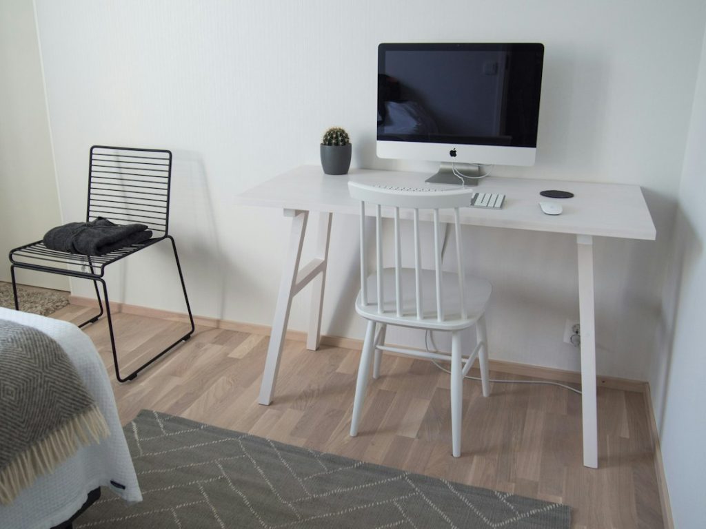 Photo Scandinavian workspace vanity light minimalist